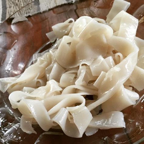 Flat Rice Noodles, Char Kway Teow, Gluten And Dairy Free Recipes, Asian Noodles, Gluten And Dairy Free, Chinese Cooking, Noodle Dishes, Noodle Recipes, Rice Noodles