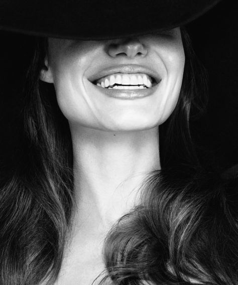 Angelina Jolie Vivienne Marcheline Jolie Pitt, Celebrity Smiles, Brad And Angelina, Jolie Pitt, Foto Art, Jolie Photo, Angelina Jolie, Brad Pitt, Beautiful Smile