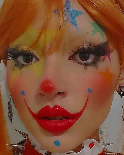 Clown Cosplay Aesthetic, Uv Clown Makeup, Clown Mouth Makeup, Neon Clown Aesthetic, Clowncore Outfits Aesthetic, Karneval Make Up, Colourful Clown Makeup, Clown Makeup Colorful, Cool Makeup Looks Creative Halloween