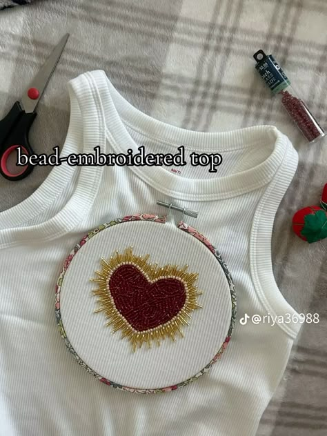 Designs On Shirts, Beaded Shirt, Clothes Embroidery Diy, Clothes Embroidery, Diy Bead Embroidery, Beading Embroidery, Bead Embroidery Patterns, Embroidery Diy, Embroidery On Clothes