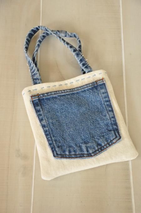 Denim Bag Diy, Jean Purses, Blue Jeans Crafts, Diy Bag Designs, Denim Purse, Costura Diy, Recycled Jeans, Recycle Jeans, Denim Crafts