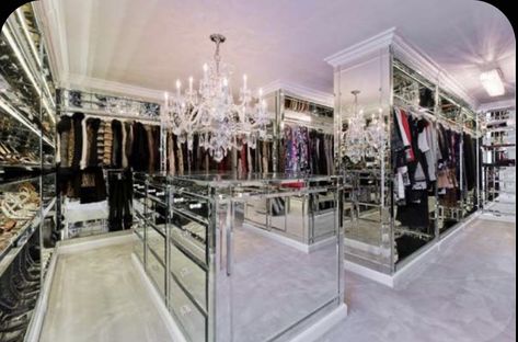 Walk In Closet Luxury, Girls Dream Closet, Closet Makeover Diy, Closet Idea, Luxury Closets, Amazing Closets, Closets Design, Beautiful Closets, Diy Wand