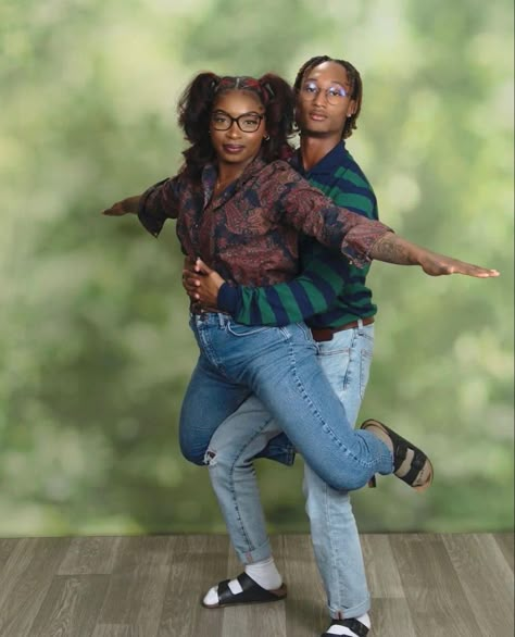 Cringe Photoshoot, Awkward Sibling Photos, Jcpenny Photos, Jcpenney Photoshoot, Akward Family Photos, Awkward Family Photos Christmas, Awkward Photoshoot, Bsf Poses, Awkward Couple