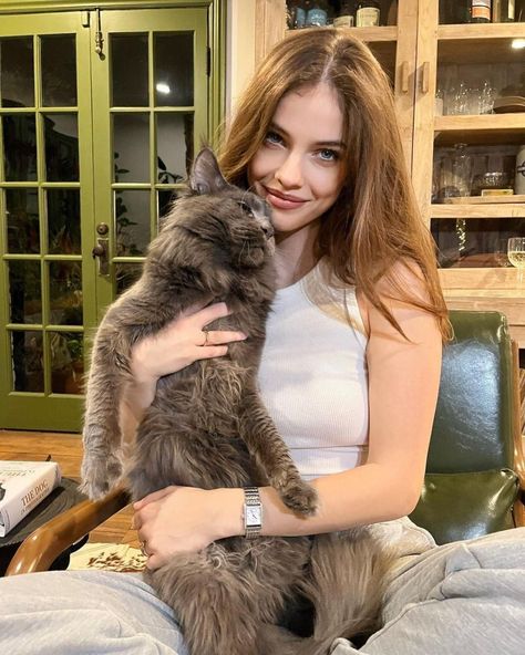 (8) Bookmarks / X Jade Weber, Mom Daughter Outfits, Palvin Barbara, Barbara Palvin, Woman Crush, Fav Celebs, It Girls, Cat Breeds, Favorite Celebrities