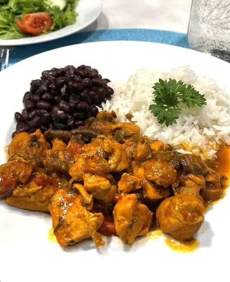 Costa Rica Chicken Antigua Food Recipes, Latina Food Recipes, Costa Rican Chicken Recipes, Costa Rica Food Recipes, Costa Rican Meals, Costa Rica Food Dishes, Costa Rican Chicken, Casado Recipe Costa Rica, Costa Rica Recipes