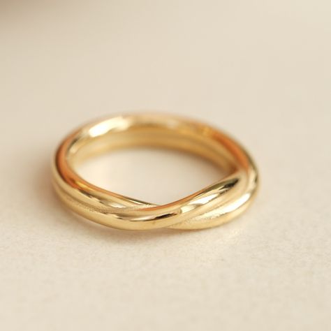 "Join the Golden Circle: The Ultimate Social Network for Stylish Ring Lovers!" Twisted Gold Ring, Twisted Ring, Pvd Coating, Gold Rings Simple, Minimal Ring, Tarnished Jewelry, Simple Ring, Etsy Gold Ring, Ring Simple