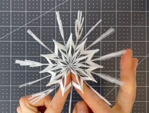 Easy Christmas Decor Ideas, Easy Christmas Decor, 3d Snowflakes, Snowflake Template, Simple Christmas Decor, Paper Snowflakes, Diy 3d, 3d Christmas, Christmas Snowflakes