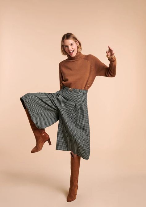 Culottes Skirt, Cool As A Cucumber, Tara Jarmon, Black Lives Matter Movement, Friend Outfits, Black Square, Look Casual, White Plaid, Black Lives