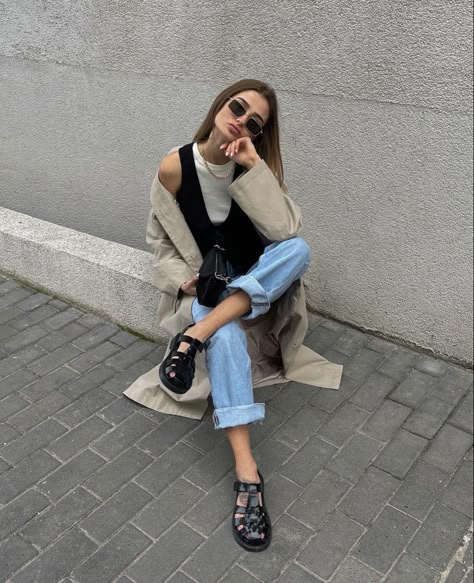 Fisherman Shoes Outfit, Fishermen Sandals Women Outfit, Prada Fisherman Sandals Outfit, Cage Sandals Outfit, Caged Sandals Outfit, Black Crocs Outfit, Fisherman Sandals Outfit, Chunky Sandals Outfit, Fisherman Shoes