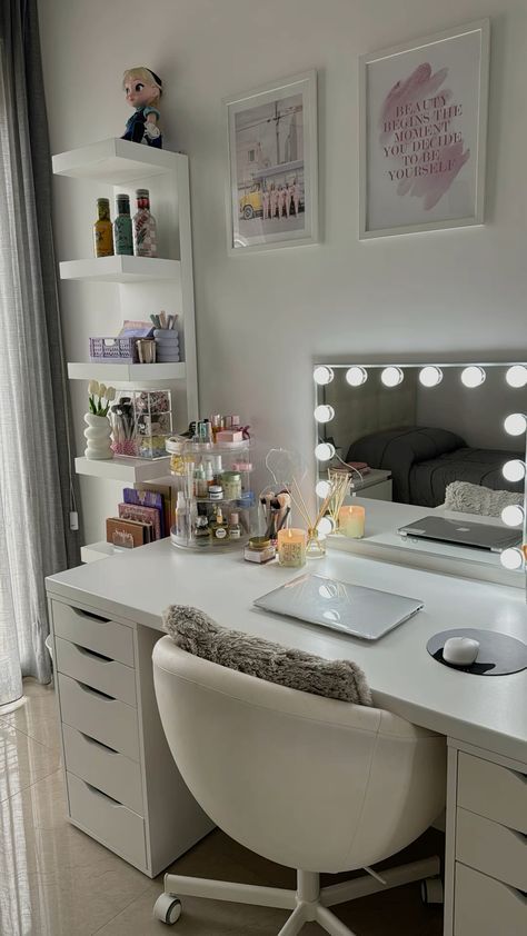 Bedrooms With Vanity Ideas, Room With Vanity Mirror, Room Ideas Aesthetic With Vanity, Room With 2 Desks, Vanity And Desk In Same Room, Bedroom Inspo Vanity, Desk Setup Makeup, Vanity Picture Ideas, Room With Big Mirror