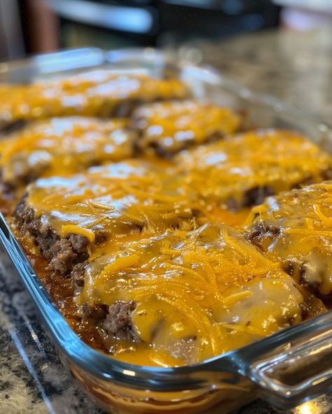 My dinner party guests always go nuts over this dish. Hamburger Bake, Ideas With Ground Beef, Dinner Ideas With Ground Beef, Steak Bake, Casserole Kitchen, Bison Recipes, Beef Casseroles, Hamburger Dishes, Baked Steak