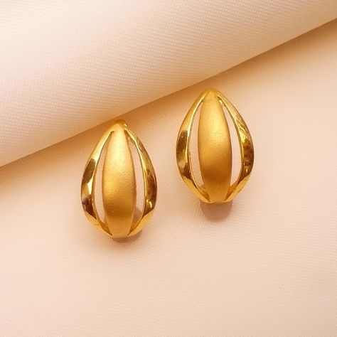 Women Gold Earrings Design, Ear Rings For Women Daily Wear Gold, Simple Ear Rings Gold Daily Wear, Hoop Earrings Hairstyle, Gold Earrings Designs For Daily Use For Women, Gold Ornaments For Women, Daily Use Earings Design Gold, 2 Gm Gold Earrings, Ear Tops Gold Indian