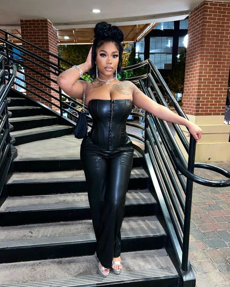 Black Corset And Leather Pants, Corset Top And Leather Pants Outfit, Lace Corset Outfit Black Women, Corset Outfit Ideas Black Women, Corset Birthday Outfit Black Women, Leather Pants Corset Outfit, Corset Top With Leather Pants, Black Leather Outfit Black Women, Leather Pants And Corset Outfit