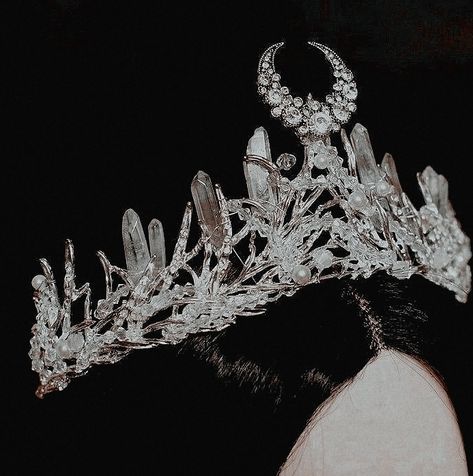 Aesthetic Crown, Dark Royalty, Royalty Core, Feyre Archeron, Crown Aesthetic, Queen Aesthetic, Royalty Aesthetic, Royal Aesthetic, Princess Aesthetic