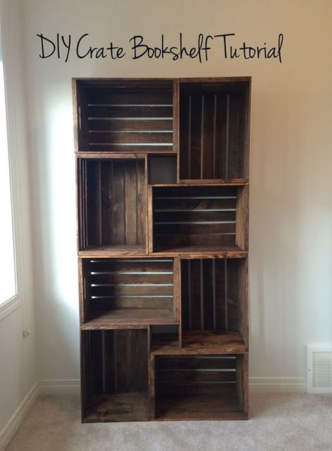 DIY Wooden Crate Bookshelf - a great way to upcycle these crates... #upcycle #repurpose #homestead #homesteading Diy Kast, Koti Diy, Crate Bookshelf, Diy Crate, Diy Rustic Home, Crate Shelves, Decor Ikea, Upcycled Home Decor, Bookshelves Diy