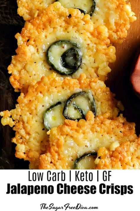 Low Carb Jalapeno Cheese Crisps #keto #lowcarb #glutenfree #snack #diy #recipe #easy Jalapeno Cheese Crisps, Cheese Crisps Keto, Appetizer Cocktail, Jalapeno Cheese, Jalapeno Recipes, Cocktail Appetizers, Cheese Crisps, Keto Diets, Recipe Vegetarian