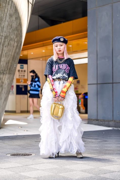 The best street style from the Tokyo Fashion Week fall/winter 2023 shows 2023 Tokyo Fashion, Tokyo Outfits Spring, Japanese Fashion Street Tokyo Style, Japan Street Style Women, Japanese Outfits Street Style, Japan Style Outfits, Japan Street Fashion, Fashion Week Fall 2023, Tokyo Fashion Street