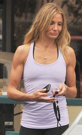 Holy Arms!!! Cameron Diaz Muscles, Cameron Diaz Workout, Athletic Bodies, Physique Goals, Moda Academia, Celebrity Bodies, Michelle Lewin, Celebrity Workout, Gym Outfits