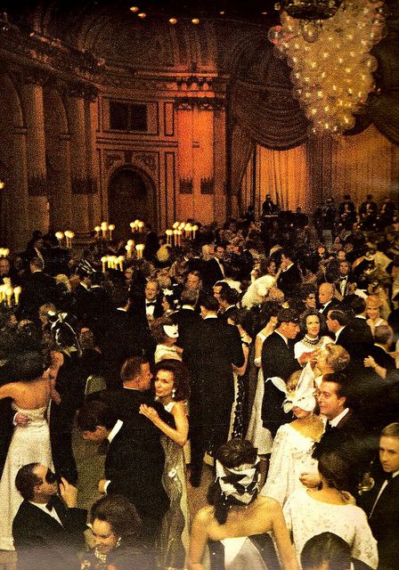 Lee Radziwill dancing at Truman Capote's Black and White Ball, 1966/••••Jackie's half sister or some such. At one time she was married to an undistinguished Prince of some European country and it was Princess Lee. The marriage didn't last and no one knew what to call her. Black And White Ball, Ball Aesthetic, Lee Radziwill, A Night At The Opera, Masked Ball, Truman Capote, Black Tie Affair, Plaza Hotel, The Plaza