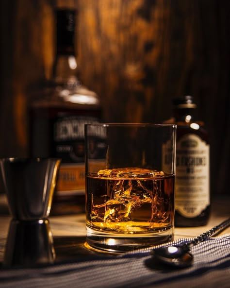 Whiskey Aesthetic Dark, Breakthrough Advertising, Bourbon Aesthetic, Bourbon Photography, Whisky Aesthetic, Whiskey Aesthetic, Glass Of Whisky, Bourbon Drink, Beer Aesthetic