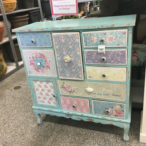 Wallpaper Dresser, Remodel Furniture, Future Furniture, Shabby Chic Furniture Diy, Muebles Shabby Chic, Colored Furniture, Shabby Furniture, Dresser Ideas, Decoupage Furniture