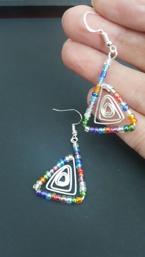 Seed Bead Wire Jewelry, Home Made Jewelry, Jewelry Making Earrings, Wire Jewelry Designs, Diy Wire Jewelry, Wire Work Jewelry, Making Earrings, Handmade Wire Jewelry, Funky Jewelry