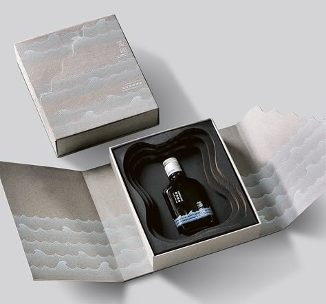 Luxury Box Design, Luxury Packaging Design, Fragrance Packaging, Bottle Design Packaging, Customized Packaging, Perfume Bottle Design, Perfume Box, Packaging Design Ideas, Cosmetic Packaging Design