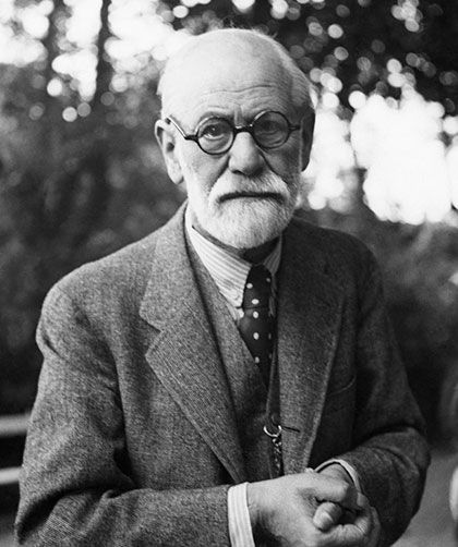 Freud Frases, Freud Theory, Jean Piaget, Karl Marx, Charles Darwin, Sigmund Freud, Carl Jung, Friedrich Nietzsche, Wearing Glasses