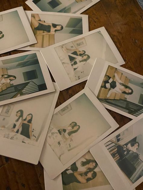 Film Photos Aesthetic, Instax Aesthetic, Polaroid Pics, Instant Photo Camera, Camera Polaroid, Polaroid Aesthetic, Aesthetic Polaroid, Polaroid Instax, October Books