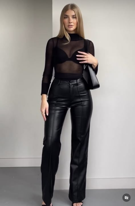 Jazz Bar Aesthetic, Winter Going Out Outfit Night, Winter Going Out Outfit Night Bar, Houseparty Outfits, Winter Going Out Outfit, Leather Pants Outfit Night, Outfits Guide, Night Out Outfit Clubwear, Lederhosen Outfit