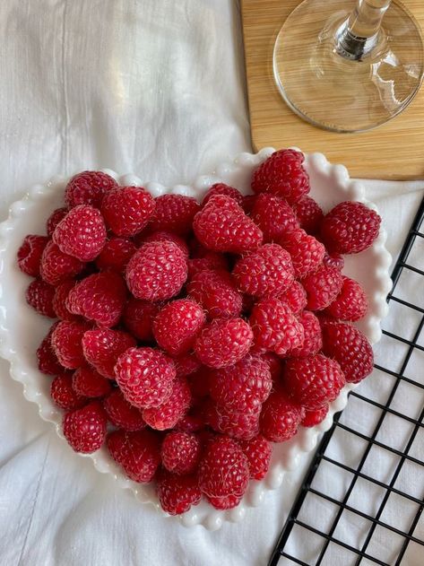 Strawberry Shortcake Characters, Fruit Photography, Delicacy Food, Red Fruit, Fruit And Veg, Strawberry Shortcake, I Love Food, Aesthetic Food, Polar Bear