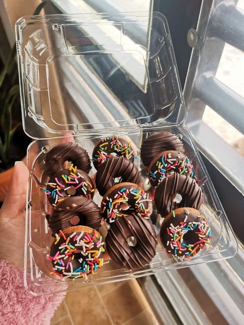 Mini Donuts Business Name Ideas, Mini Donuts Business, Mini Donut Business, Donut Flavors Ideas, Mini Donuts Packaging, Mini Doughnut Ideas, Mini Donuts Decoration, Mini Cafeteria Ideas, Donuts Business