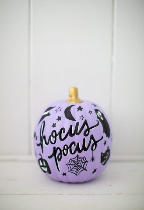 Pumpkin Spice Pumpkin Painting, Paint Pen Pumpkins, Easy Painting Ideas On Pumpkins, Paint Your Own Pumpkin, Cute Girly Pumpkin Painting, Painted Pumpkins Spooky, Pumpkin Painting White Pumpkins, Pumpkin Marker Designs, Cute Halloween Painted Pumpkins