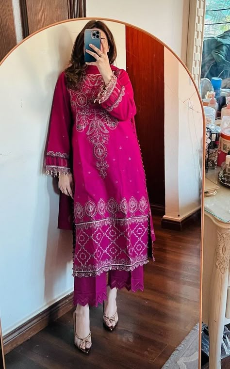 Simple Indian Suits Classy, Simple Pakistani Suits, Plazo Suits, Simple Dress Casual, Stylish Kurtis Design, Desi Fits, Women Outfit Ideas, Salwar Kamiz, Casual Indian Fashion