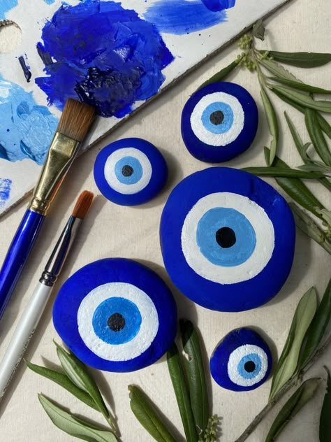 Evil Eye Art, Diy Rock Art, Stone Art Painting, Painted Rocks Craft, Painted Rocks Diy, Rock Painting Ideas Easy, Rock Painting Patterns, Soyut Sanat Tabloları, Evil Eyes