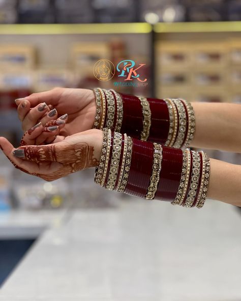 New 🆕 Design By @r.k_wedding_shop_ All india delivery available Dm for order or watsap 8626949088 Worldwide shipping available We are special in bridal things customise your bridal bangles in your budget @r.k_wedding_shop_ follow krlo for daily updates #bangles #shaadi #birdalbangles #rkweddingshop Unique Kaleera Designs, Indian Wedding Bangles Brides, Bridal Chura Set, Wedding Chooda Bridal, Bride Bangles Indian Bridal, Bridal Chura Latest Punjabi, Chura Designs Bridal, Bridal Bangle Set Indian, Chooda Designs Brides