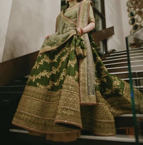 Mehendi Outfits, Wedding Lehenga Designs, Bridal Dresses Pakistan, Green Lehenga, Pakistani Wedding Outfits, Pakistani Fancy Dresses, Pakistani Fashion Party Wear, Traditional Indian Outfits, Indian Bridal Dress