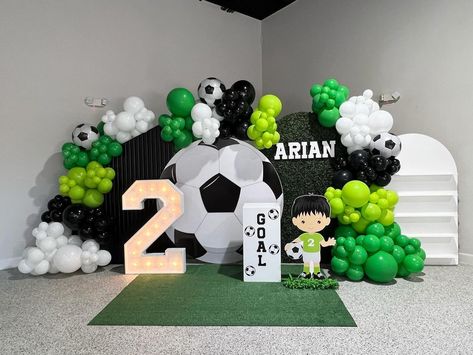 Arian’s 2nd birthday! Thanks to mommy for choosing us once again #soccertheme #eventdecor #houstonevents #balloongarland #kidsparties… | Instagram Football Theme Birthday Decoration, Soccer 2nd Birthday Party, Soccer Balloon Garland, Soccer 1st Birthday Baby Boy, Soccer Birthday Theme, Soccer Theme Birthday Party, Football Birthday Party Decorations, Football Theme Birthday Party, Football Birthday Party Ideas