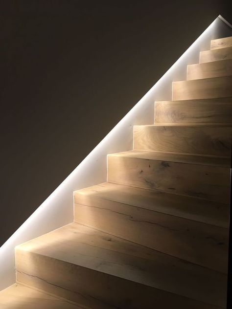 Led Light Stairs, Spotlights On Stairs, Led Stairs Design, Modern Stair Lighting, Stair Led Lighting, Stair Case Lighting Ideas, Textured Accent Wall Bedroom, Stairs Lighting Ideas Stairways, Wall Decor With Lights