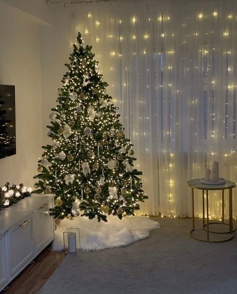 Koti Diy, Christmas Tree Inspo, Christmas Decorations Apartment, Christmas Apartment, Cozy Christmas Decor, Creative Christmas Trees, Christmas Decor Inspiration, Cosy Christmas, Christmas Themes Decorations