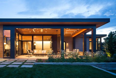 Using the same materials inside and out: Cedar T&G siding, buff sandstone and bronze accents the line between inside/outside is blurred. West Coast House, Modern Bungalow Exterior, Flat Roof House, Sophisticated Interior, Best Modern House Design, Bungalow Exterior, House Design Exterior, Modern Ranch, Modern Bungalow