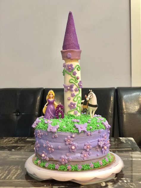 Diy Rapunzel Cake, Rapunzel Torte, Fourth Birthday Cake, Fairytale Cakes, Birthday Ideas Cakes, Elsa Frozen Birthday, Eloise Birthday, Rapunzel Party Ideas, Rapunzel Birthday Cake