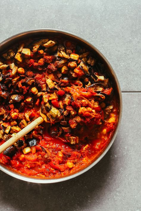 DELICIOUS Moroccan-Spiced Roasted Eggplant & Tomato Stew! 10 ingredients, simple preparation, BIG flavor! #glutenfree #dinner #vegan #eggplant #minimalistbaker #recipe Moroccan Eggplant Recipes, Eggplant Bites, Moroccan Eggplant, Eggplant Stew, Cilantro Parsley, Tomato Stew, Cooked Chickpeas, Tomatoes Recipes, Moroccan Recipes