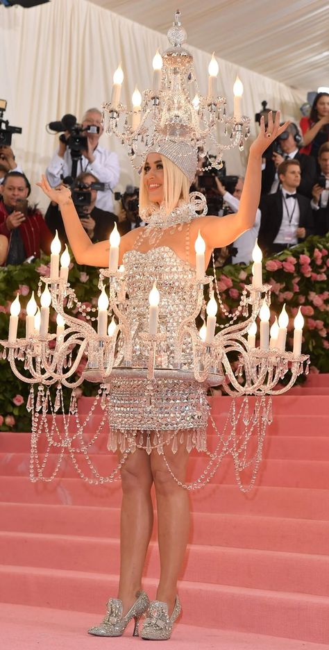 Lady Gaga Red Carpet Looks, Lady Gaga Golden Globes, Lady Gaga Blue Dress, Lady Gaga Met Gala, Glitter Room, Lady Gaga 2019 Met Gala, Lady Gaga House Of Gucci Premiere, Sarah Jessica Parker, Naomi Campbell