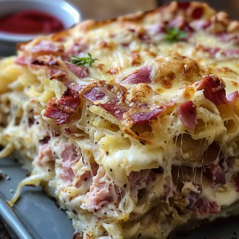 Reuben Bake Recipe, Reuben Bake, Casserole Side Dishes, Meat Casserole, Swimming In The Ocean, Corned Beef Recipes, Classic Sandwich, Best Casseroles, Crisp Recipe