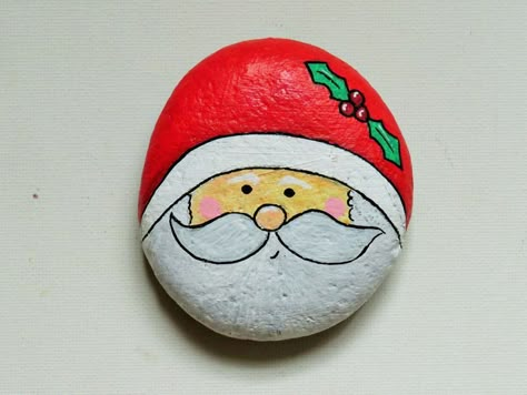 Easy Art and Craft | Santa ❤️🎅❤️ | Facebook Kid Christmas Party Ideas, Kid Christmas Party, Easy Art And Craft, Rock Painting Tutorials, Christmas Rock Painting, Crafts Nature, Drawing Rocks, Rock Pictures, Christmas Mandala