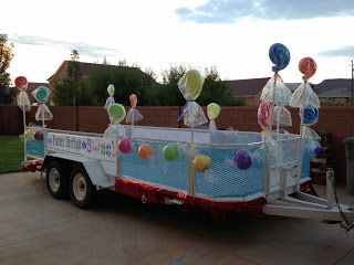 Larcie Bird: Parade Floats are SWEET {giant candy}.  Would be a great idea for a candy land party, blue and gold banquet, etc. Pool Parade Float Ideas, Parade Float Ideas For Kids, Parade Float Theme, Whoville Christmas Decorations, Bike Parade, Homecoming Floats, Christmas Parade Floats, Homecoming Parade, Boat Parade