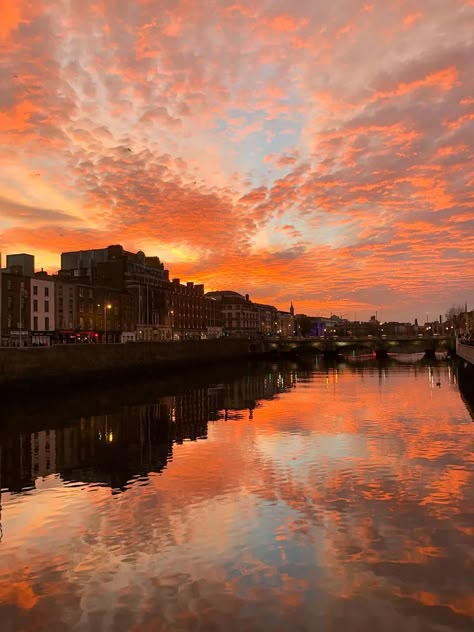 Dublin At Night, Irish Cities, Dublin Aesthetic, Backpacking Ireland, Kilmainham Gaol, Ireland Weather, Ireland Hotels, Croke Park, Visit Dublin