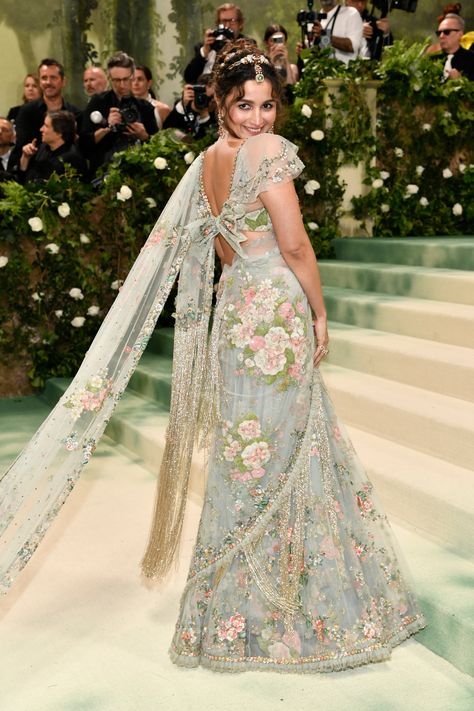 Met Gala 2024: Alia Bhatt Lets The Indian-ness Show at Red Carpet in Statement Floral Saree by Sabyasachi With Dramatic Bow on Blouse - See Pics Alia Bhatt Looks, Alia Bhatt Saree, Sabyasachi Saree, Gala Outfits, Gala Looks, Indian Dress Up, Mehndi Outfit, Sabyasachi Sarees, Met Gala Outfits