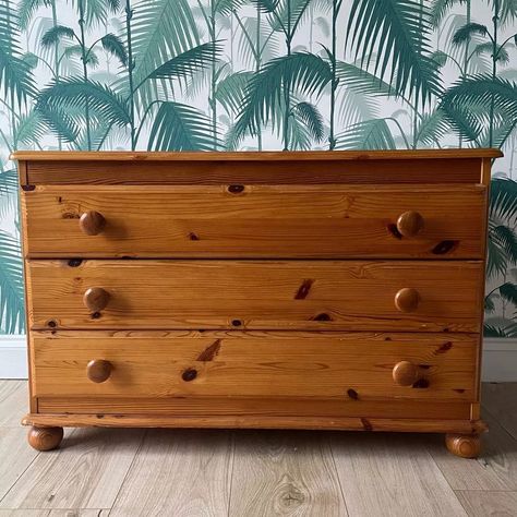 Recycled Chest Of Drawers, Refurbish Chest Of Drawers, Upcycled Chest Of Drawers Before And After, Upcycle Pine Chest Of Drawers, Pine Sideboard Upcycle, Wooden Drawers Upcycle, Upcycling Chest Of Drawers Ideas, Pine Chest Of Drawers Makeover, Old Chest Of Drawers Makeover